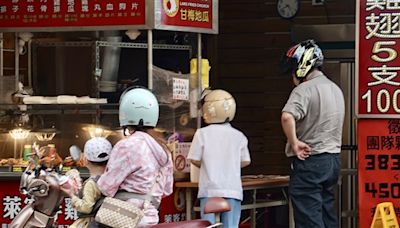 早安世界》內需服務業續熱 4月失業率3.36%創24年同月最低