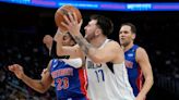 Hayes leads Pistons to overtime victory over Mavericks