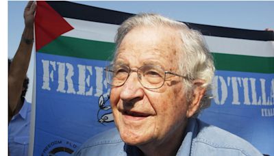 Desmienten muerte de Noam Chomsky