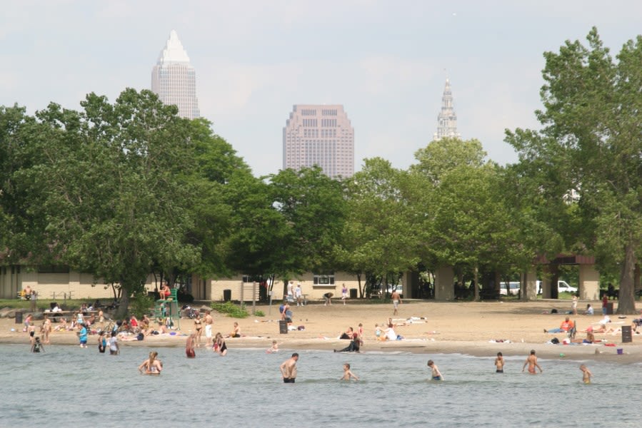 Stay out of the water in Lake Erie Sunday: NWS