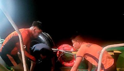菲律賓「漁船爆炸」至少6死1重傷 船上狂燒影片曝！船員驚恐跳海