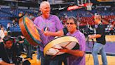 Bill Walton receives tribute from Dead & Company in first concert after his death