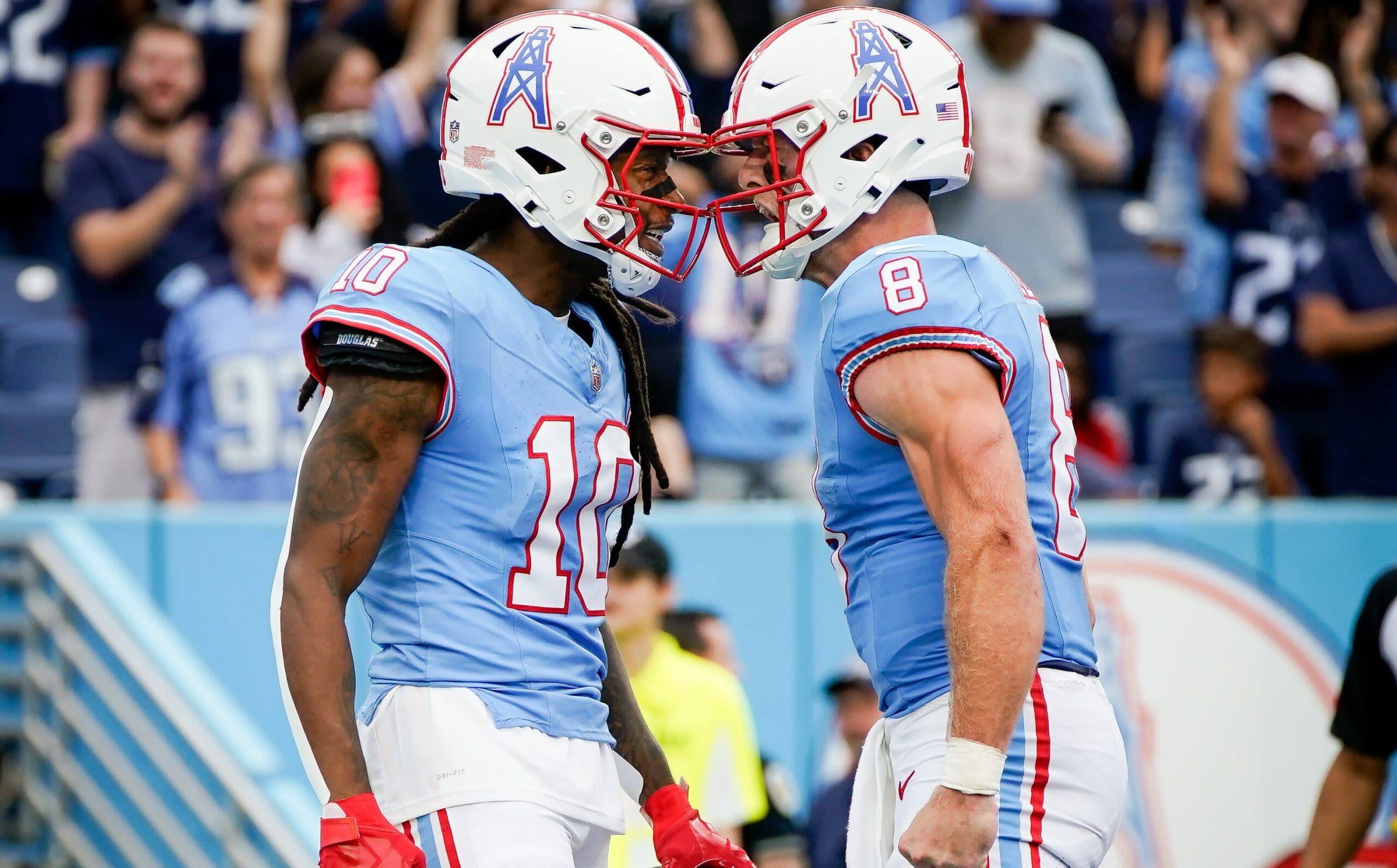 Titans’ Will Levis getting reps in with teammates in Cabo