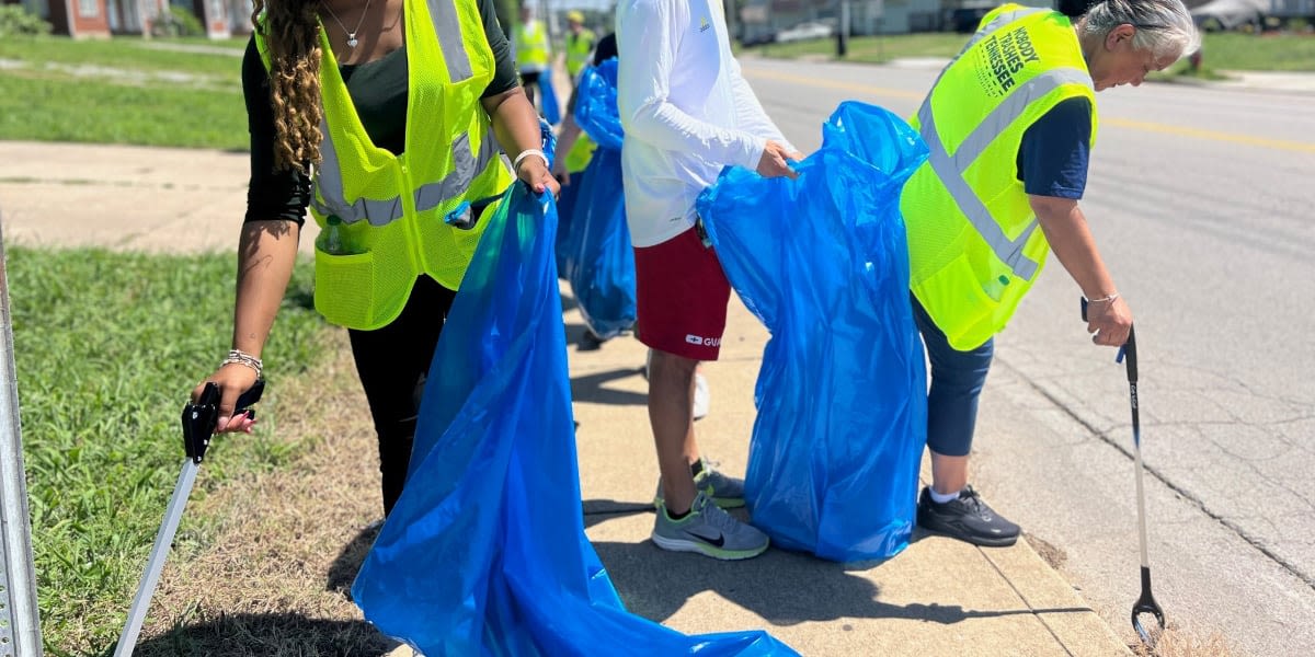 Nashville SC, Nobody Trashes Tennessee pick up litter near Geodis Park