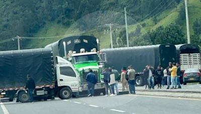 Malas noticias en la frontera entre Colombia y Ecuador; camioneros no levantarán bloqueo