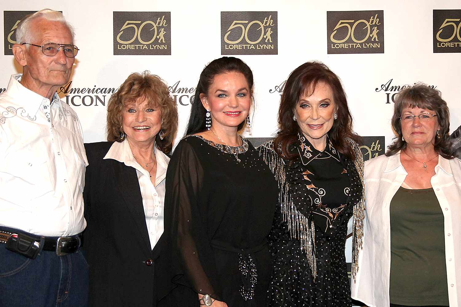 Loretta Lynn's 7 Siblings: All About the Late Country Star's Brothers and Sisters