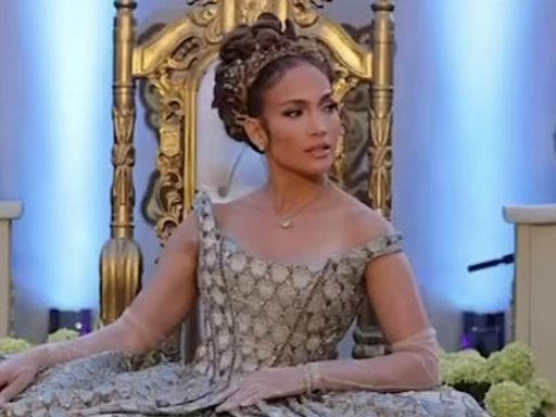 Jennifer Lopez s'offre un anniversaire sur le thème de Bridgerton