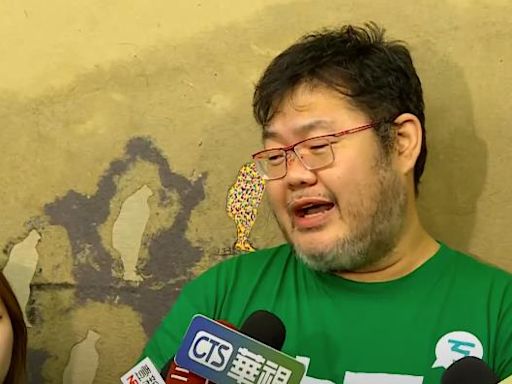 柯文哲訪美專車租逾80萬 四叉貓轟：他以前坐經濟艙是假人設