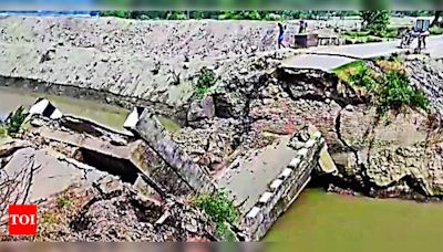 Gandak canal bridge collapses in Siwan village, none injured | Patna News - Times of India