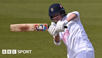 Batters continue to flourish between Hampshire and Durham