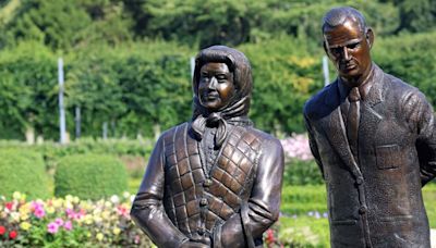 Statue of Queen Elizabeth in Northern Ireland derided as looking more like Mrs Doubtfire