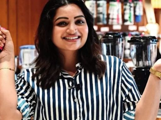 We wait for the Aadi sale to buy appliances: Nakshathra - Times of India