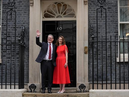 Satirizado por aburrido, Keir Starmer se convierte en premier de Reino Unido con triunfo sensacional