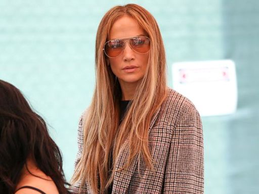 Sin faja ni Ben Affleck: JLo brilla en Italia con este look veraniego