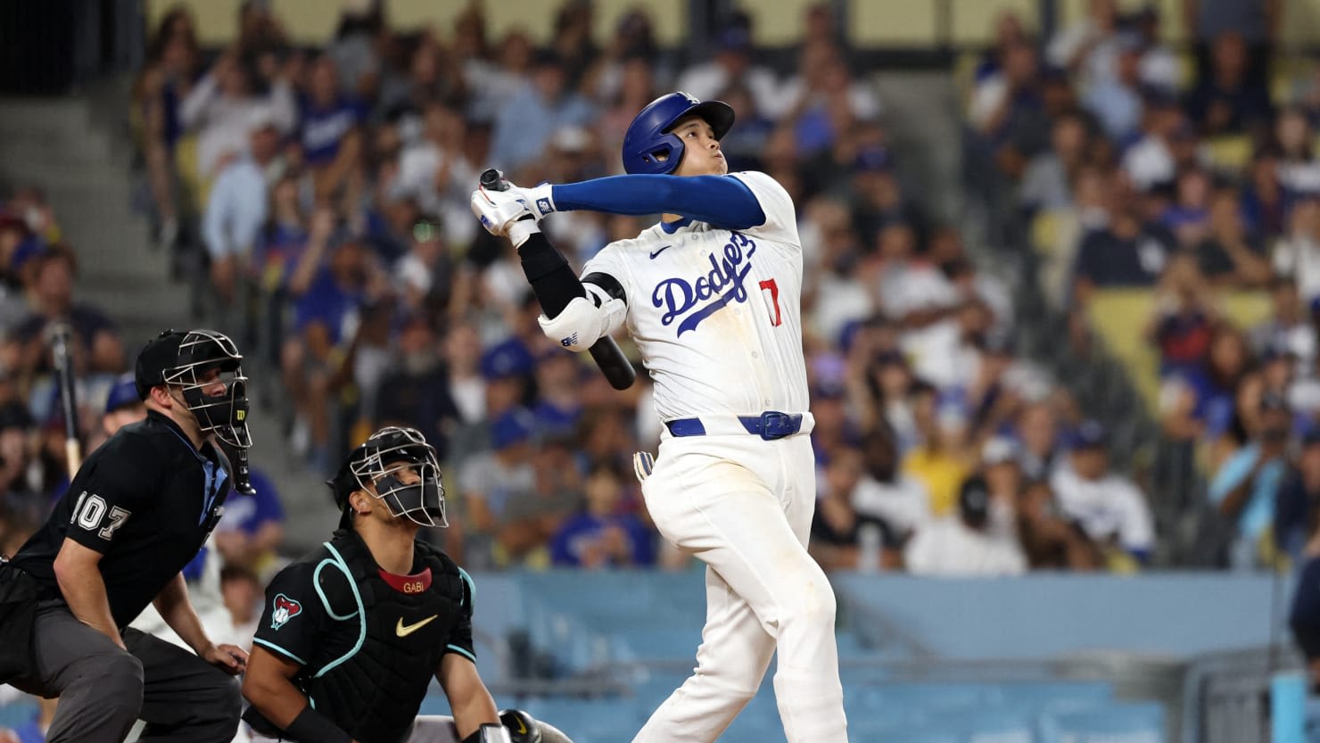 Video Shows Shohei Ohtani’s Home Run Ball Hitting Young Fan on Head