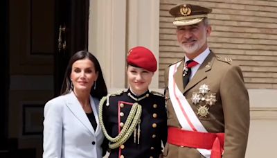 El Rey renueva su juramento de bandera junto a la reina Letizia y la princesa Leonor - ELMUNDOTV