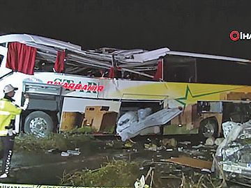 土耳其巴士衝入對向車道 釀10死39傷