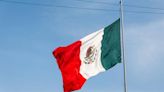 Reino Unido destituye a su embajador en México tras ser grabado bromeando con un rifle