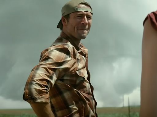 Critics Have Seen Twisters And Glen Powell May Have Another Hit On His Hands