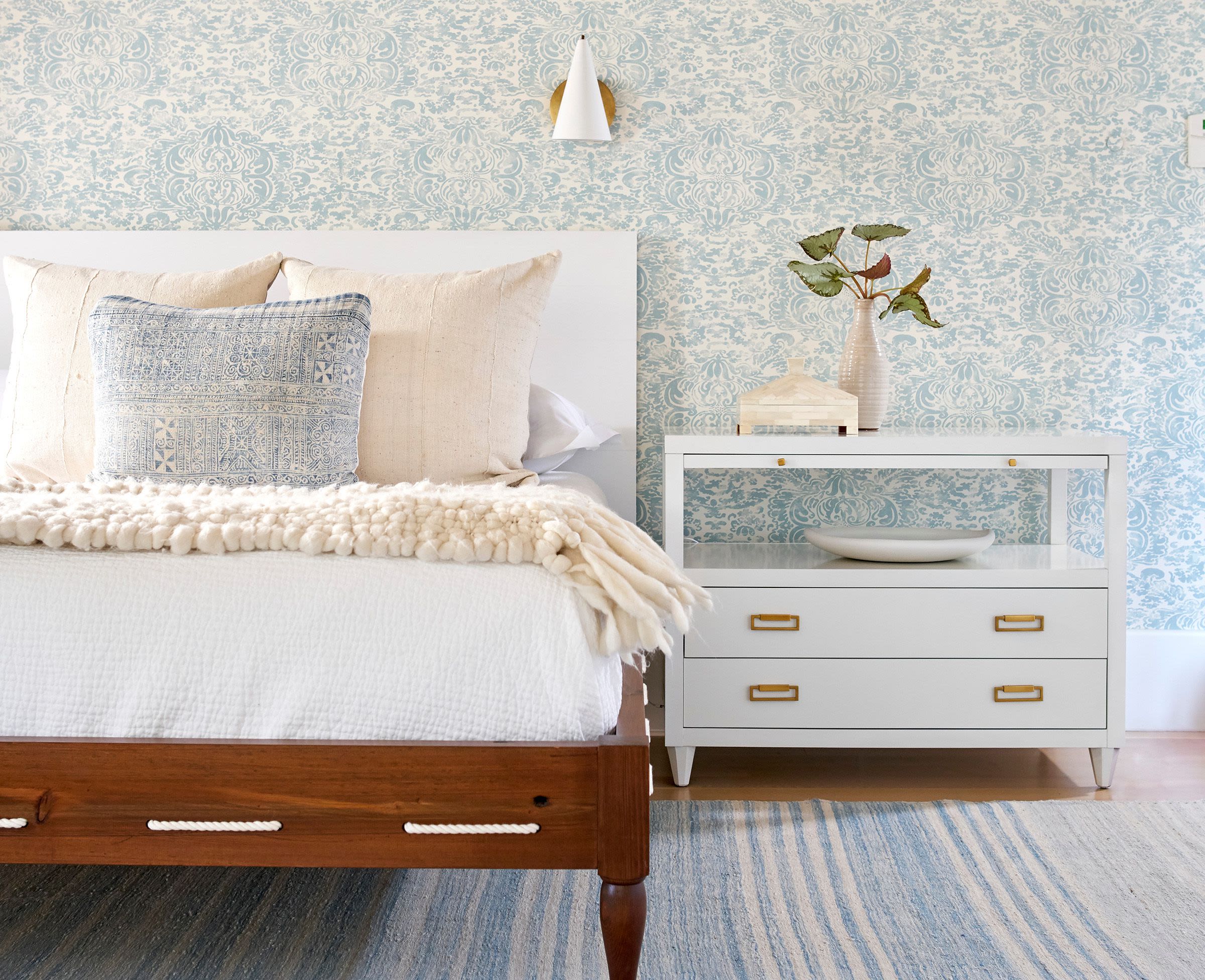 37 Beautiful Bedroom Wallpaper Ideas for Any Design Style