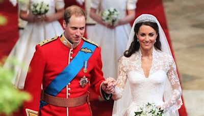 Kate e William festeggiano 13 anni di matrimonio: 5 curiosità sull’abito da sposa della principessa