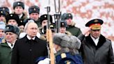 Occidente anuncia nuevas sanciones contra Rusia y Putin celebra sus victorias militares a dos años del inicio de la guerra en Ucrania