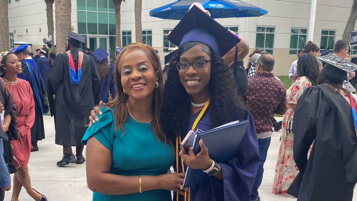 West Palm Beach police officers under investigation in fatal crash killing mother and pregnant daughter
