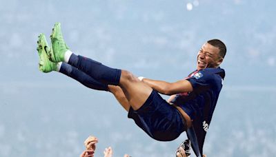 PSG捧法足盃送別麥巴比 未來數日公布去向 領軍挫里昂15度封王 - 20240527 - 體育