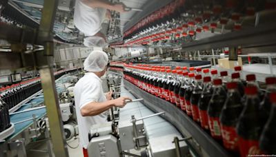 El 24% de la contaminación por plásticos identificable está vinculada a solo 5 empresas, entre ellas Coca-Cola - La Opinión