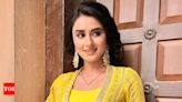 Pushpa Impossible: Deepti decides to leave the chawl along with Ashwin and Swara - Times of India