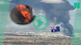 En Australie, une usine chimique à Melbourne prend feu après une explosion, de la fumée toxique envahit le ciel