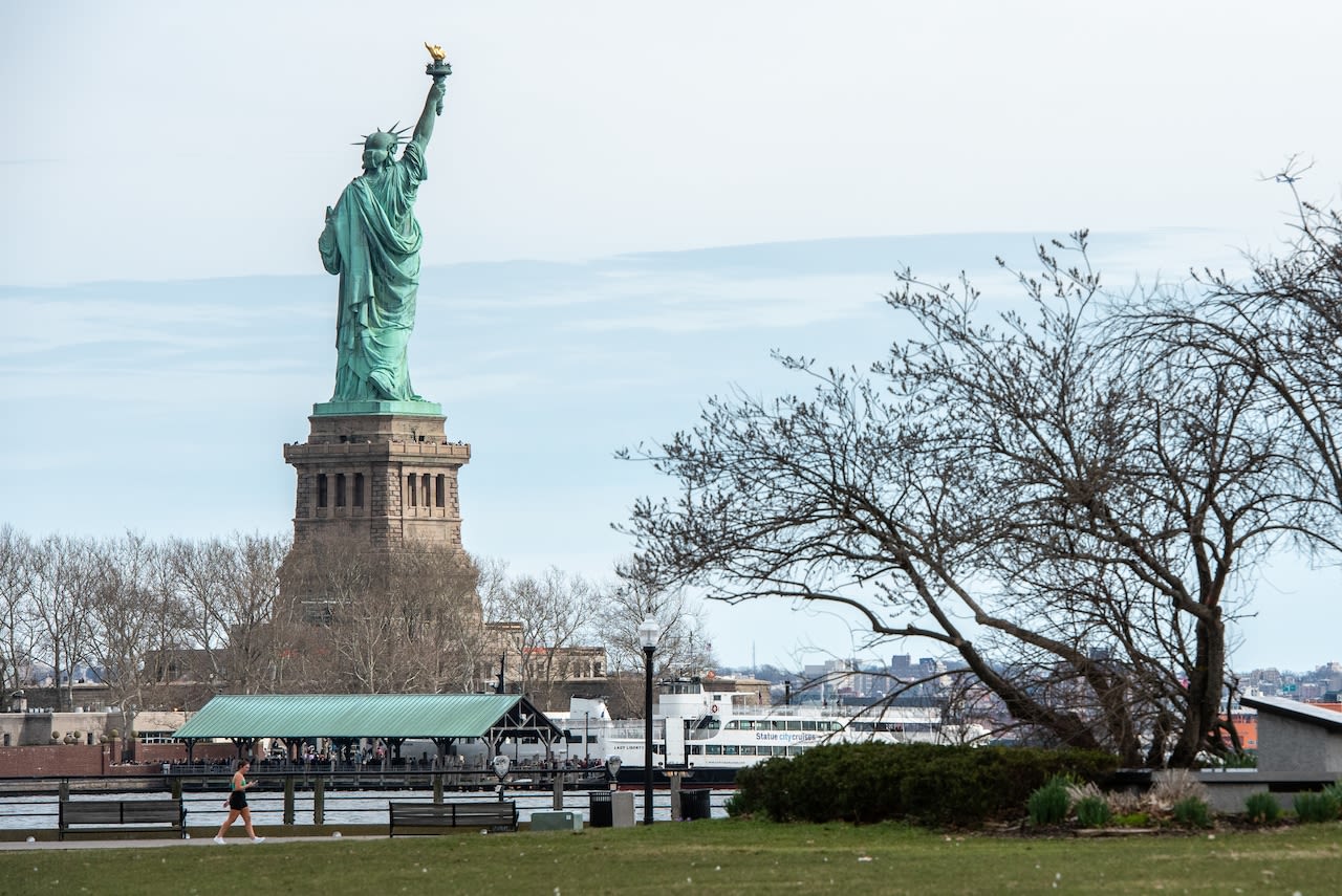 5 boaters rescued after sailboat capsizes near Ellis Island, cops say