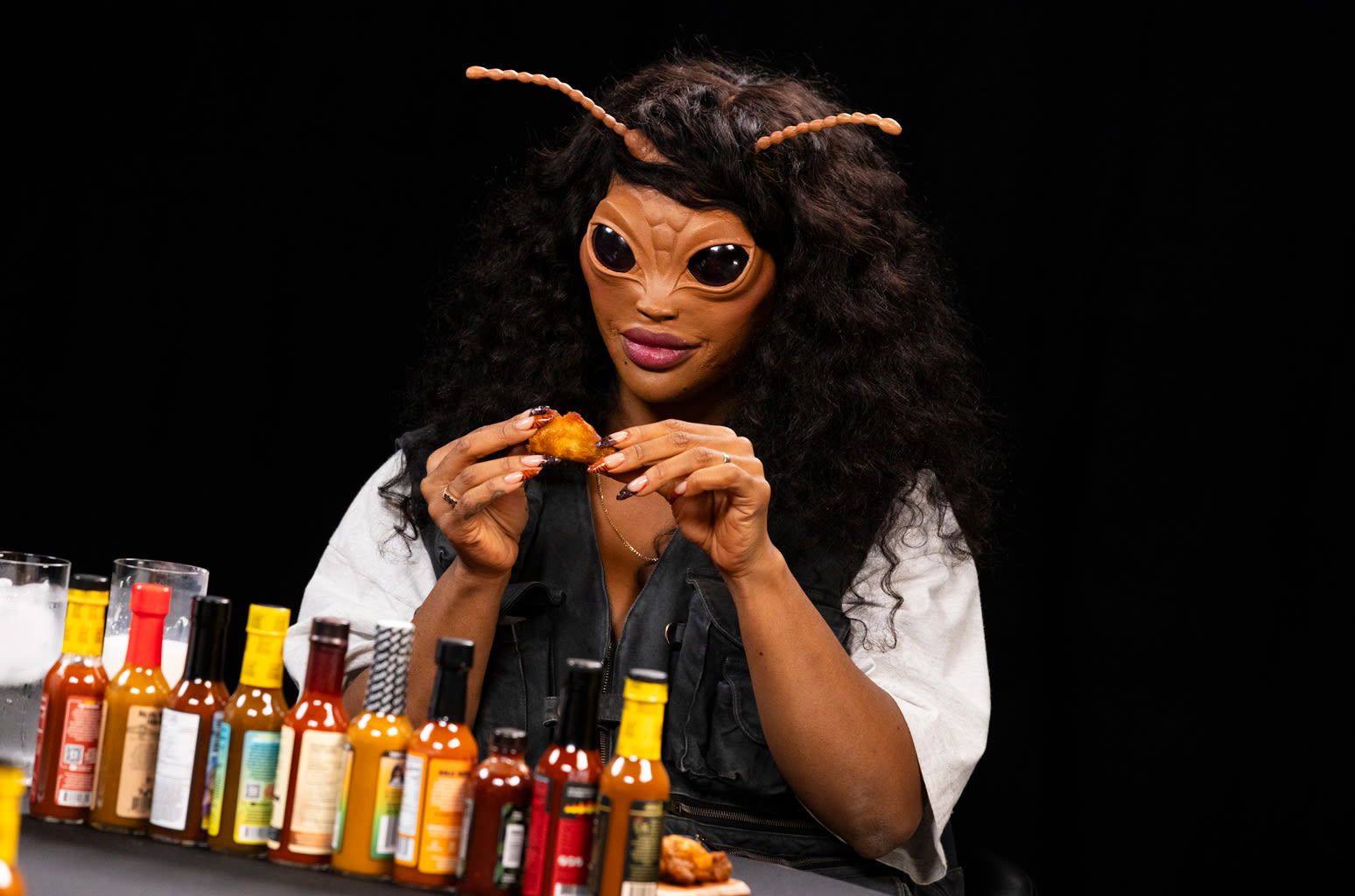 SZA Says She’s ‘Going Through a Breakup’ & Her Ex-Fiancé ‘Hates’ Her While Bugging Out on ‘Hot Ones’