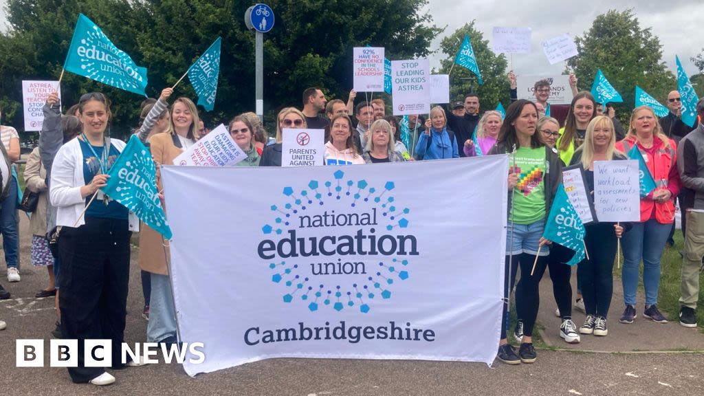 St Neots academy teachers strike as school 'haemorrhages' staff