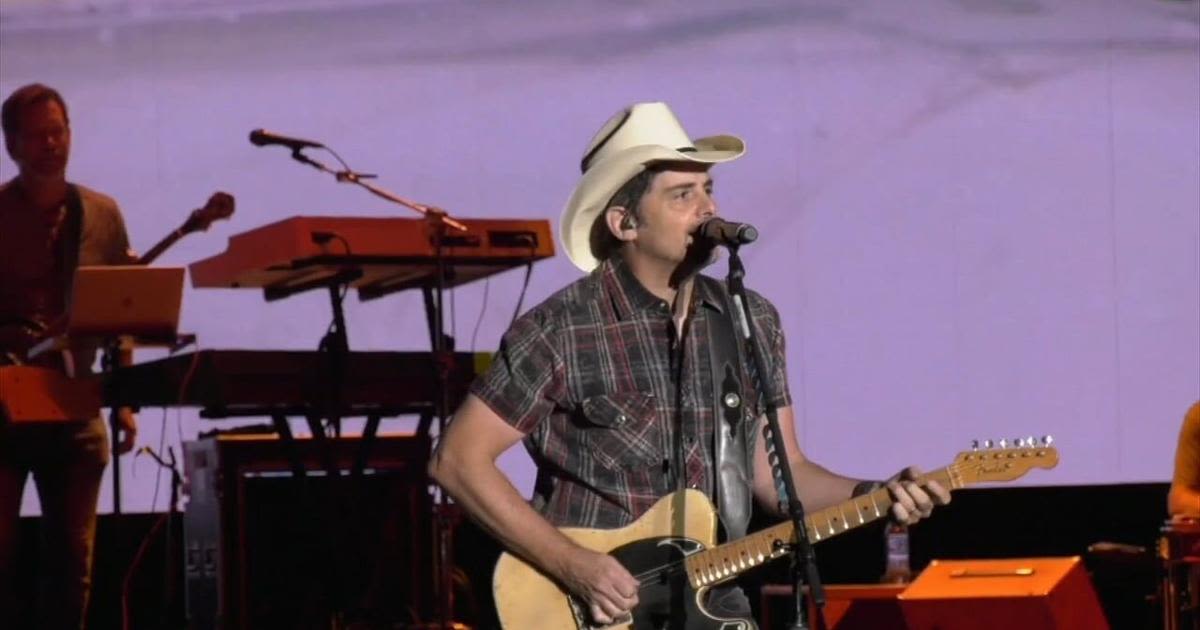 Brad Paisley wows crowd at Allentown Fair