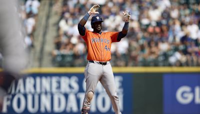 Mariners Fan Graciously Gives Yordan Alvarez the Home Run Ball From His Cycle Game