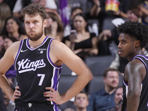 Kings ship Mitchell, Vezenkov, pick to Raptors for McDaniels