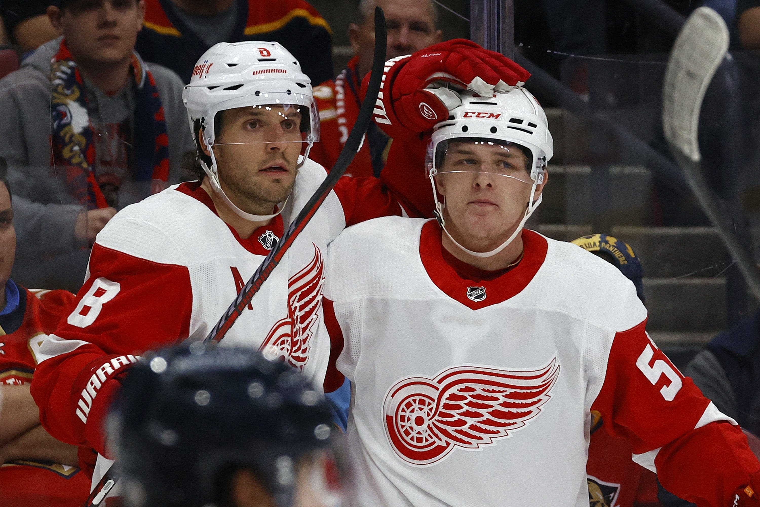 Detroit Red Wings re-sign Jonatan Berggren; still no deal for Moritz Seider, Lucas Raymond