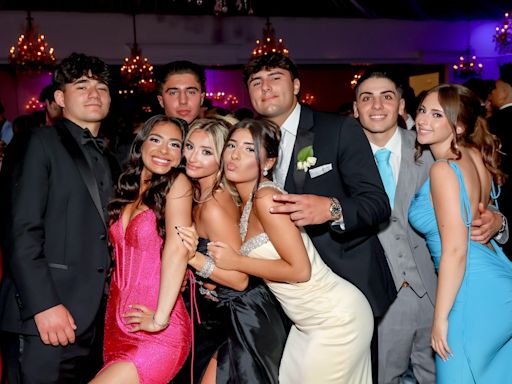 Prom 2024: Hundreds of Staten Island students party at prom; browse 430 photos from the latest events