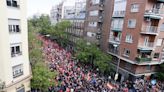 Militantes y dirigentes socialistas cierran filas en torno a Sánchez: "Pedro, quédate"