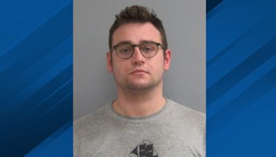 Former band director accused of taking photos of students must register as sex offender