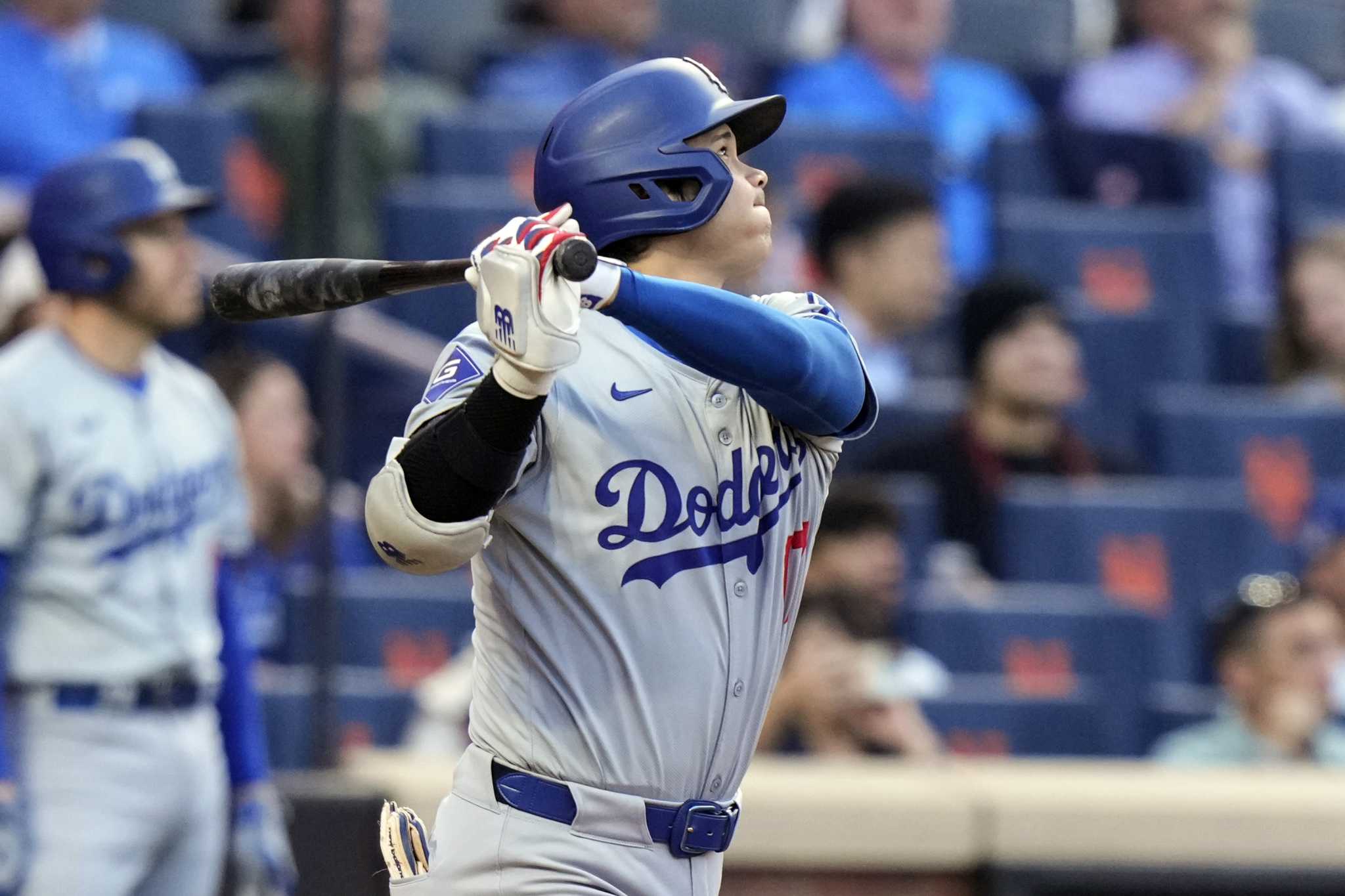 Ohtani and Smith power Dodgers past reeling Mets 10-3 for 3-game sweep