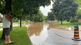 Burlington neighbourhood overwhelmed as torrential rain floods streets, yards, homes | Globalnews.ca