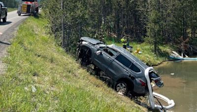 5 people escape hot, acidic pond after SUV drove into inactive geyser in Yellowstone