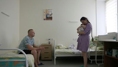 Births amongst bombs in east Ukraine's last maternity hospital