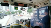 【有片】13歲巴士迷疑追車拍攝 衝出馬路遭電單車撞倒送院
