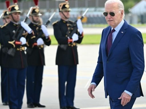 Biden chega à França para celebração de 80 anos do Dia D