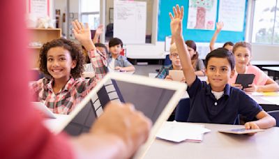 Una ley de California busca aplicar un cambio drástico en las escuelas