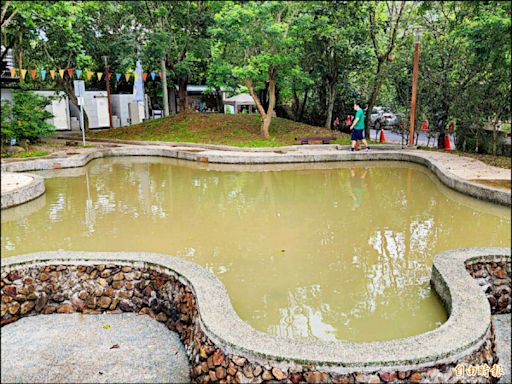 桃米親水公園池水變濁 昨起休園