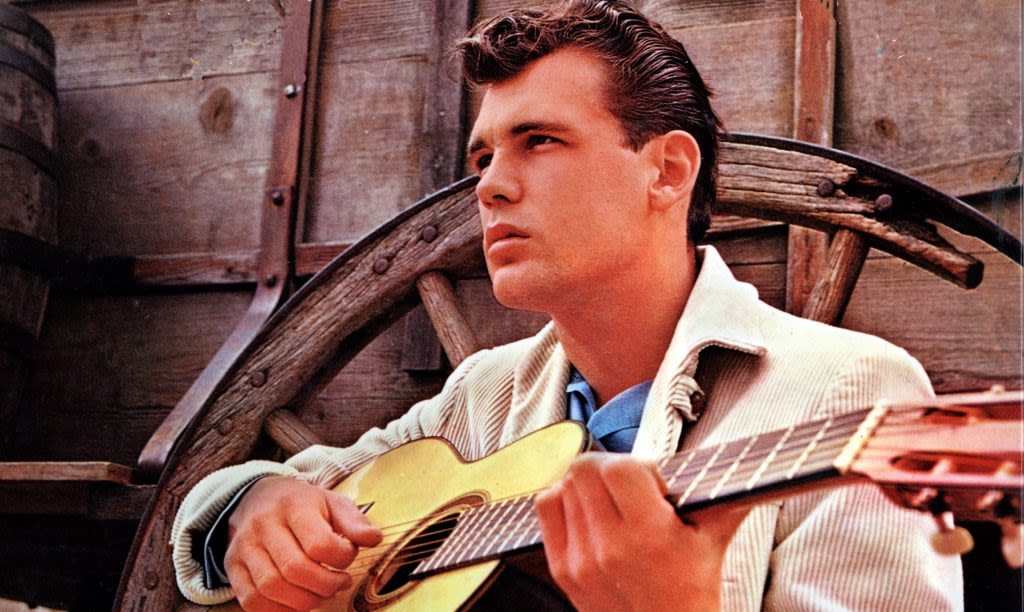 Duane Eddy Dies: Influential ‘Rebel Rouser’ & ‘Peter Gunn’ Guitarist Was 86